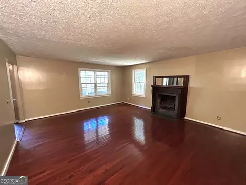 Living - 104 Spring Valley Dr, Lagrange, GA 30240 photo 1 of 4