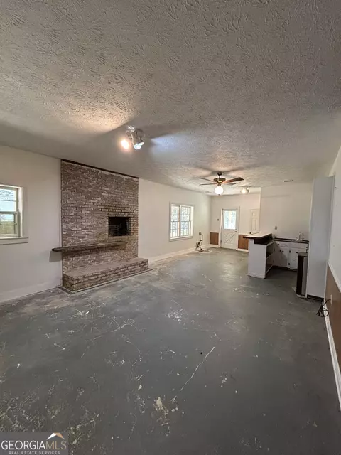 Living - 104 Spring Valley Dr, Lagrange, GA 30240 photo 4 of 4