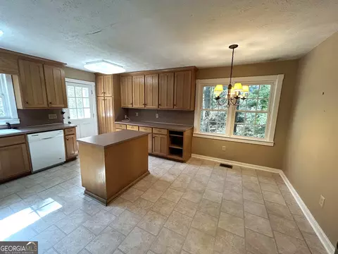 Kitchen - 104 Spring Valley Dr, Lagrange, GA 30240 photo 6 of 6