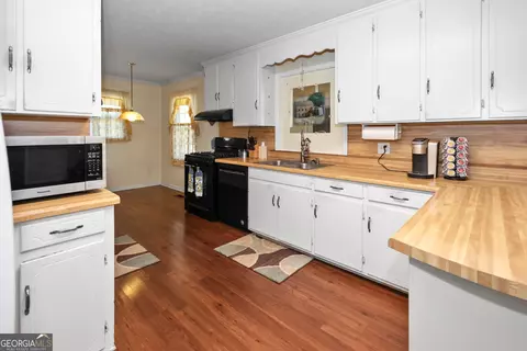 Kitchen - 200 Crestwood Dr, Lagrange, GA 30241 photo 2 of 3