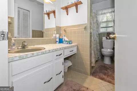 Bath - 200 Crestwood Dr, Lagrange, GA 30241 photo 3 of 4