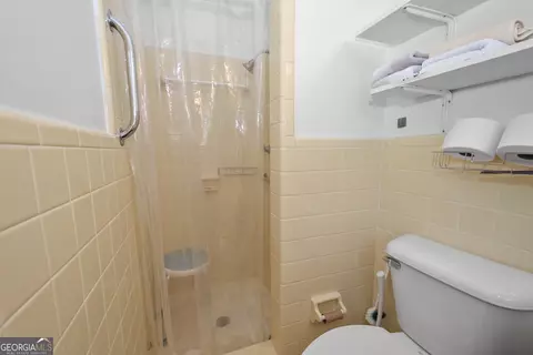 Bath - 200 Crestwood Dr, Lagrange, GA 30241 photo 2 of 4