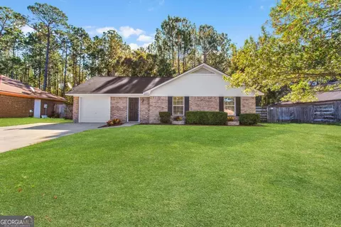 906 Malibu Dr, Hinesville, GA 31313