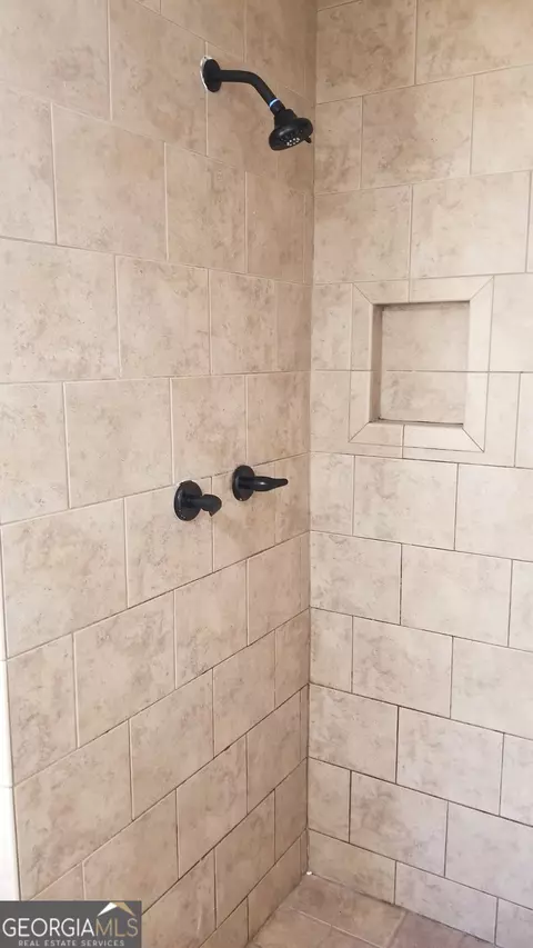 Bath - 1706 Stark Rd, Jackson, GA 30233 photo 2 of 6