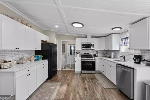 Kitchen - 1706 Stark Rd, Jackson, GA 30233 photo 4 of 4