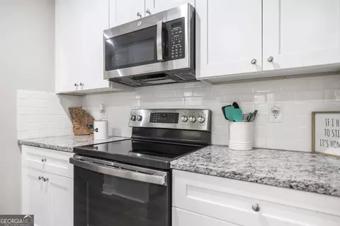 Kitchen - 219 Diamond Pl, Gray, GA 31032 photo 3 of 4