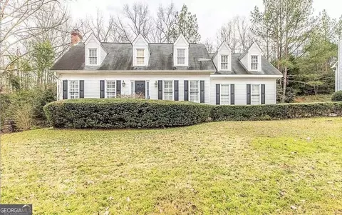 613 Rosa Taylor Dr, Macon, GA 31204