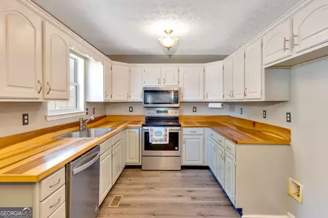 Kitchen - 15 Brutis Dr, Rock Spring, GA 30739 photo 1 of 3