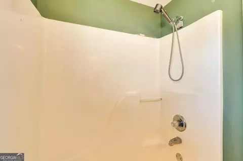 Bath - 15 Brutis Dr, Rock Spring, GA 30739 photo 2 of 3