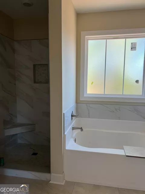 Bath - 110 Chestnut Dr, Cochran, GA 31014 photo 1 of 2