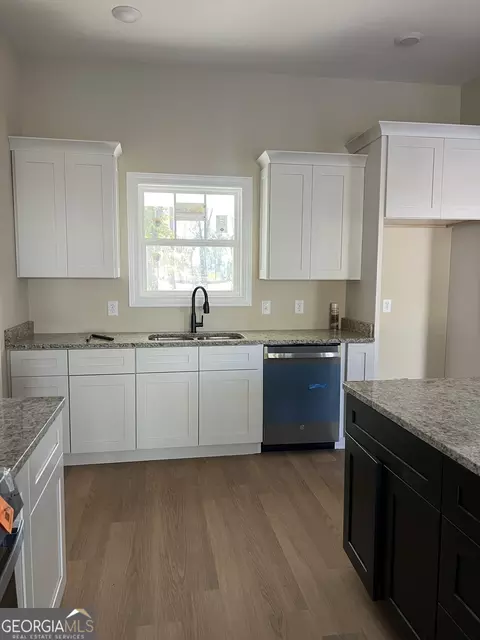 Kitchen - 110 Chestnut Dr, Cochran, GA 31014 photo 2 of 2