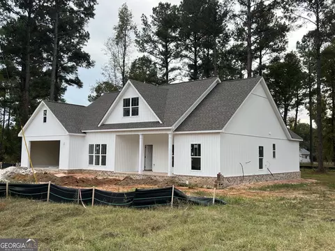 Exterior - 110 Chestnut Dr, Cochran, GA 31014 photo 2 of 5