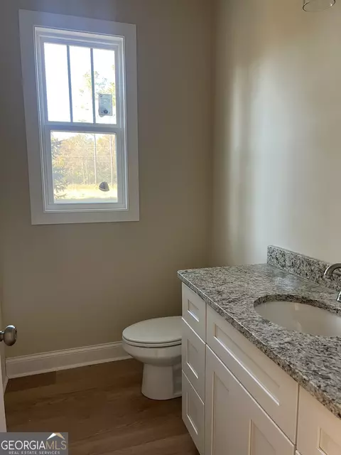 Bath - 110 Chestnut Dr, Cochran, GA 31014 photo 2 of 2