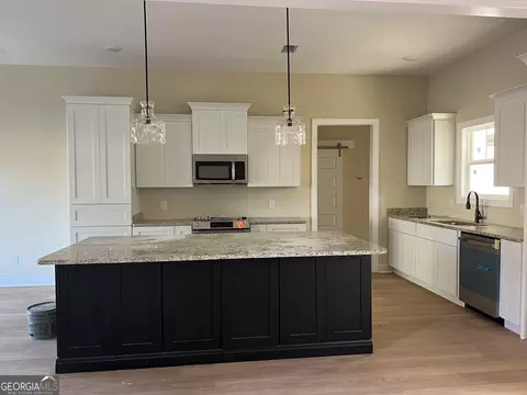 Kitchen - 110 Chestnut Dr, Cochran, GA 31014 photo 1 of 2