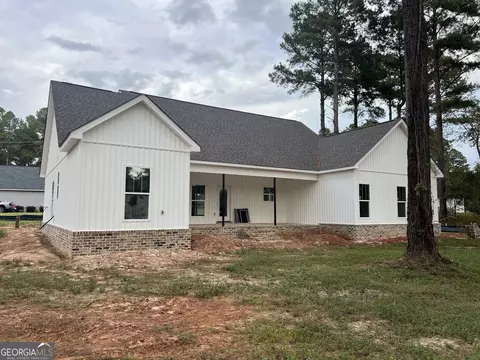 Exterior - 110 Chestnut Dr, Cochran, GA 31014 photo 4 of 5
