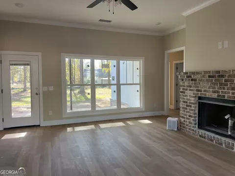 Living - 110 Chestnut Dr, Cochran, GA 31014 photo 3 of 3