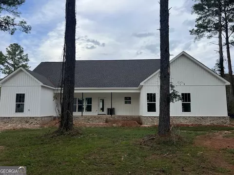 Exterior - 110 Chestnut Dr, Cochran, GA 31014 photo 3 of 5
