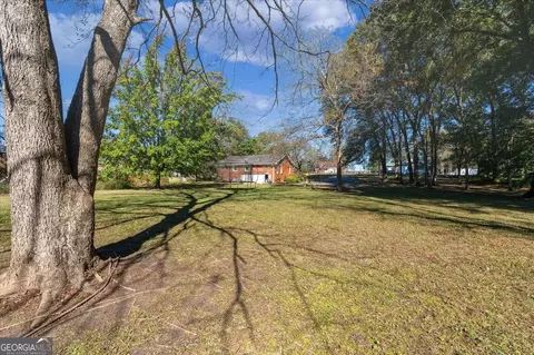 Exterior - 425 Mitchell Ave, Bowdon, GA 30108 photo 9 of 12