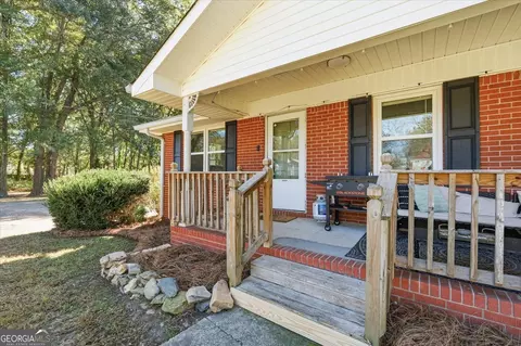 Exterior - 425 Mitchell Ave, Bowdon, GA 30108 photo 2 of 12