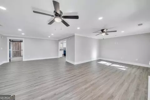 Living - 725 Arrowhead Rd, Dublin, GA 31021 photo 2 of 4
