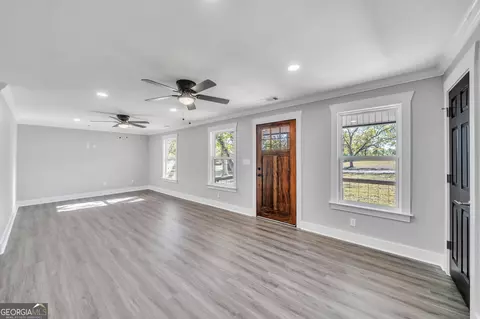 Living - 725 Arrowhead Rd, Dublin, GA 31021 photo 4 of 4