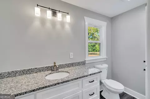 Bath - 725 Arrowhead Rd, Dublin, GA 31021 photo 2 of 4