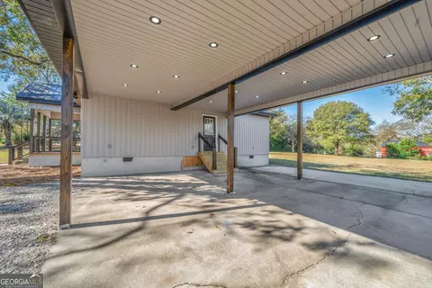 Exterior - 725 Arrowhead Rd, Dublin, GA 31021 photo 3 of 4