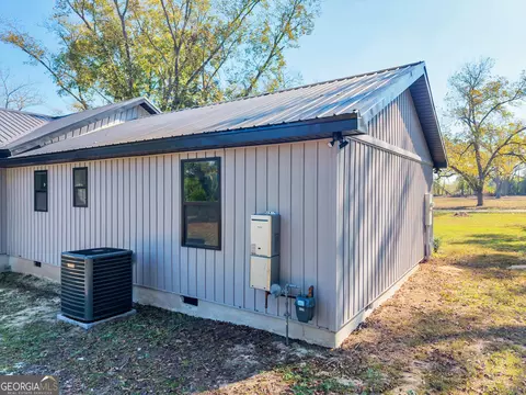 Exterior - 725 Arrowhead Rd, Dublin, GA 31021 photo 4 of 4