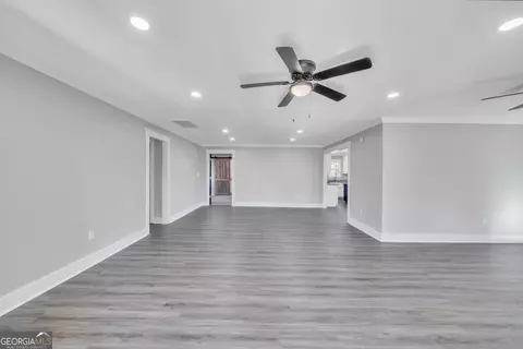 Living - 725 Arrowhead Rd, Dublin, GA 31021 photo 1 of 4