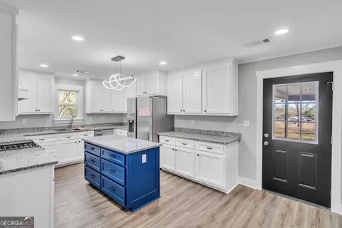 Kitchen - 725 Arrowhead Rd, Dublin, GA 31021 photo 1 of 5
