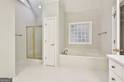 Bath - 365 Pendleton Trl, Tyrone, GA 30290 photo 2 of 5