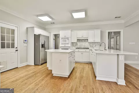 Kitchen - 365 Pendleton Trl, Tyrone, GA 30290 photo 2 of 5