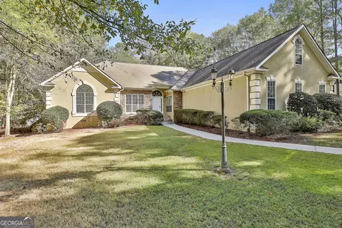 Exterior - 365 Pendleton Trl, Tyrone, GA 30290 photo 7 of 18