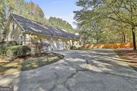 Exterior - 365 Pendleton Trl, Tyrone, GA 30290 photo 4 of 18