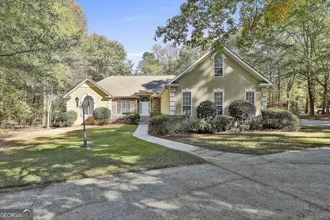 Exterior - 365 Pendleton Trl, Tyrone, GA 30290 photo 5 of 18