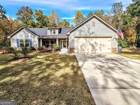95 Esther Dr, Grantville, GA 30220