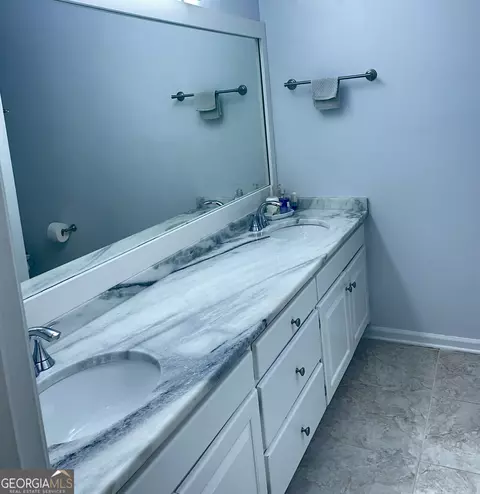 Bath - 105 Hawthorne Cir, Lagrange, GA 30240 photo 1 of 3