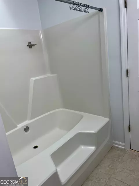 Bath - 105 Hawthorne Cir, Lagrange, GA 30240 photo 3 of 3