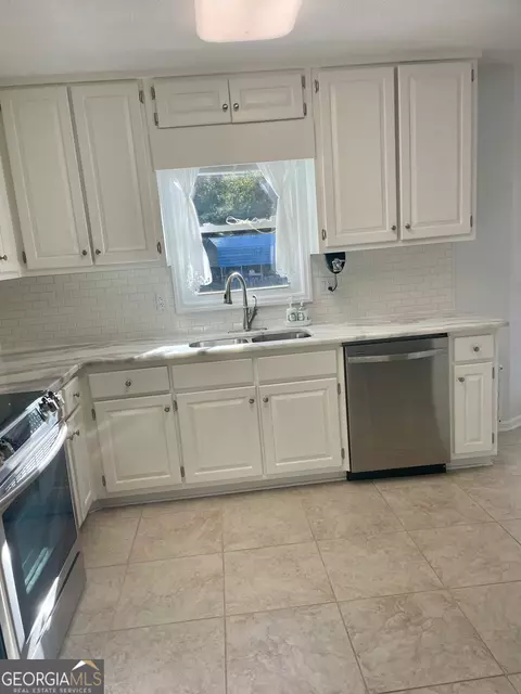 Kitchen - 105 Hawthorne Cir, Lagrange, GA 30240 photo 1 of 1