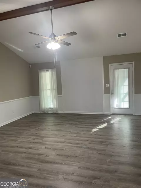 Living - 105 Hawthorne Cir, Lagrange, GA 30240 photo 1 of 1