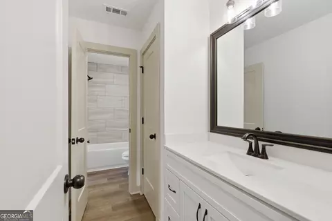Bath - 297 Ayers Creek Dr, Toccoa, GA 30577 photo 5 of 7