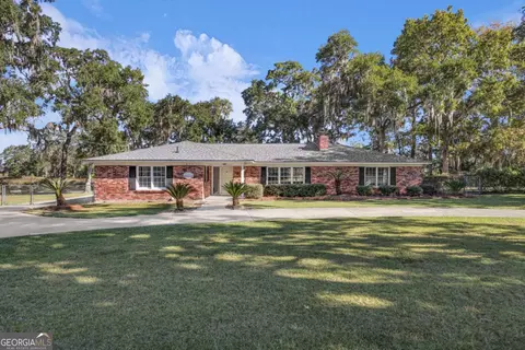 1613 Lake Dr, Midway, GA 31320