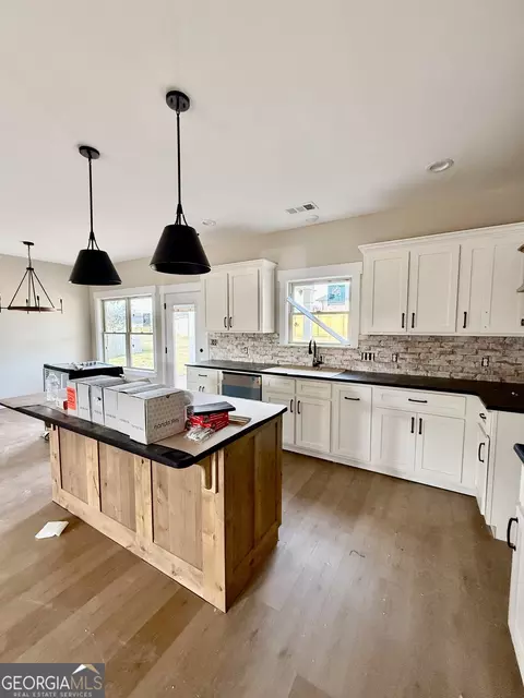 Kitchen - 108 Lighterknot Trl, Perry, GA 31069 photo 3 of 4