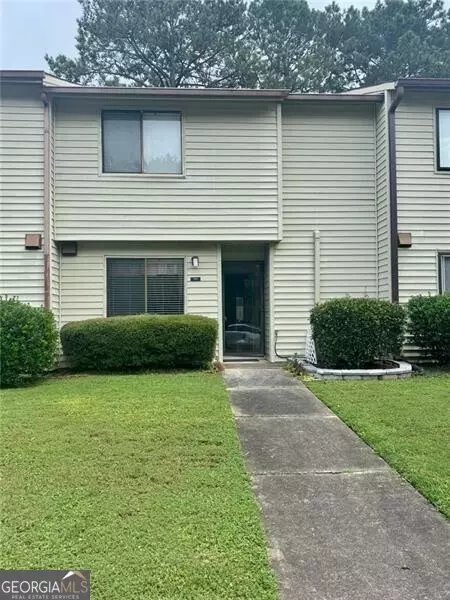 1000 Country Ct, Lawrenceville, GA 30044