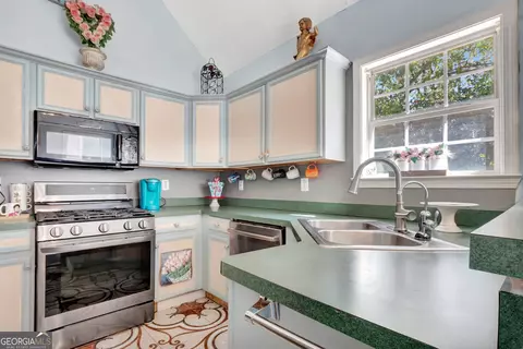 Kitchen - 2040 Elm Grove Ln, Hampton, GA 30228 photo 2 of 4