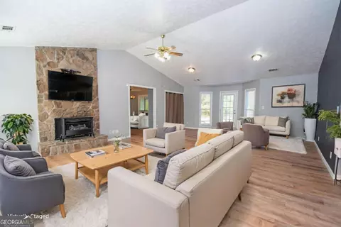Living - 177 Abbottsford Rd, Lagrange, GA 30240 photo 1 of 7