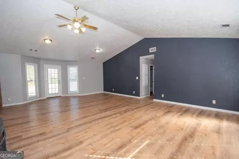 Living - 177 Abbottsford Rd, Lagrange, GA 30240 photo 3 of 7