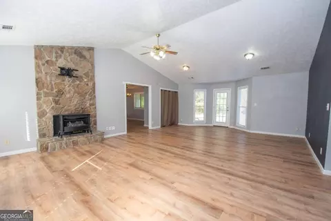Living - 177 Abbottsford Rd, Lagrange, GA 30240 photo 2 of 7