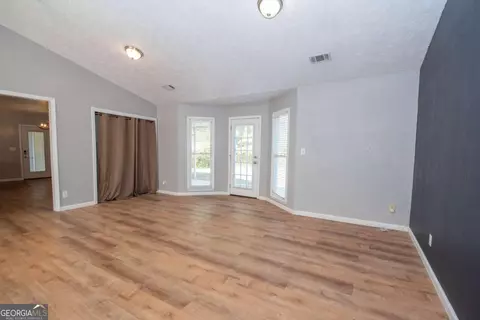 Living - 177 Abbottsford Rd, Lagrange, GA 30240 photo 5 of 7