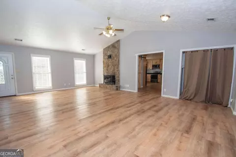 Living - 177 Abbottsford Rd, Lagrange, GA 30240 photo 6 of 7